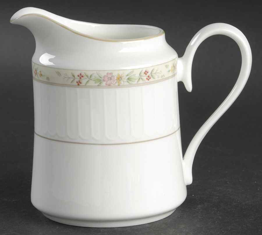 Lyon Creamer by Mikasa-1