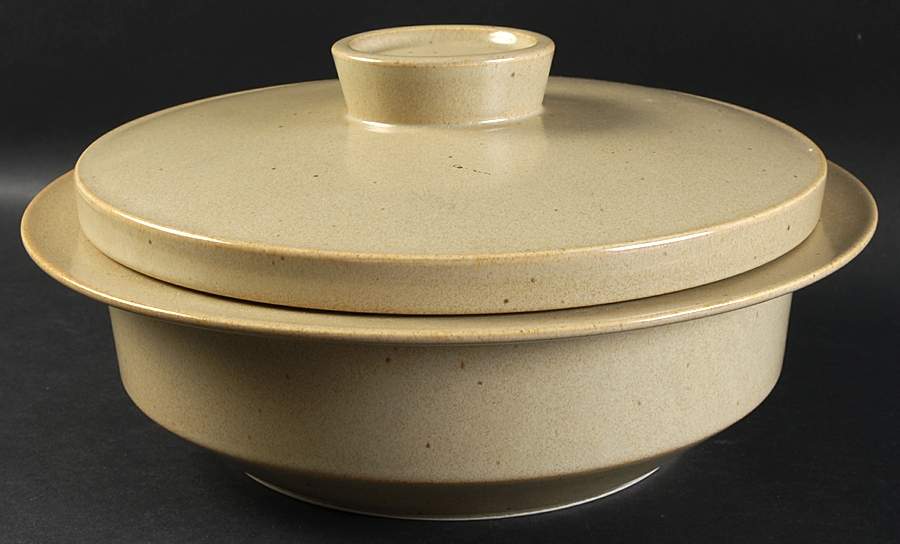 Malibu Canyon 2.5 Qt Round Covered Casserole by Mikasa-1