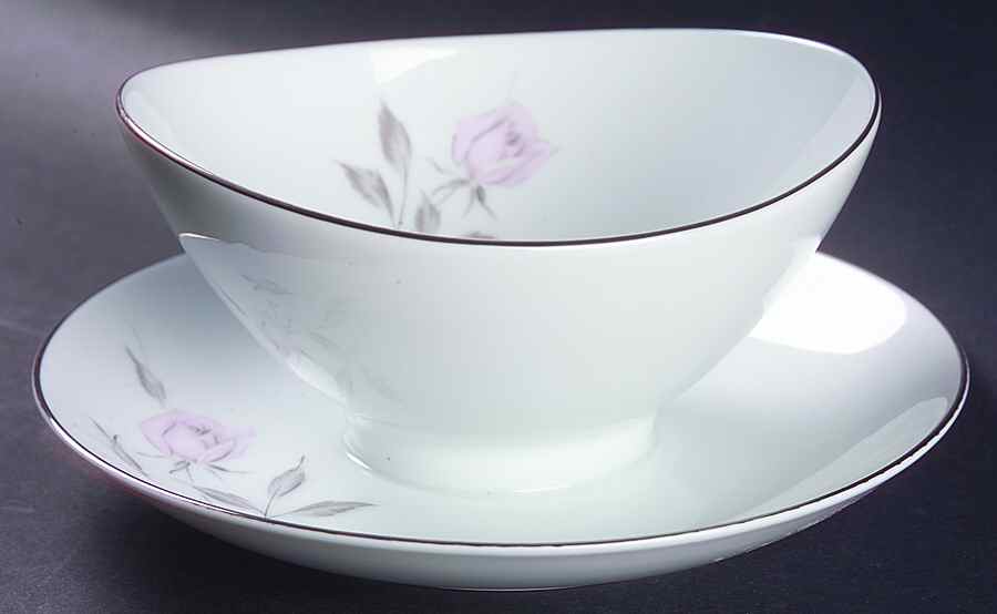 Madeleine Gravy Boat with Attached Underplate by Mikasa-1