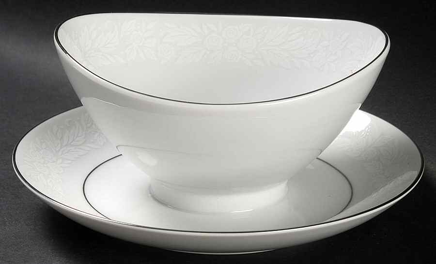 Madeira Gravy Boat with Attached Underplate by Mikasa-1