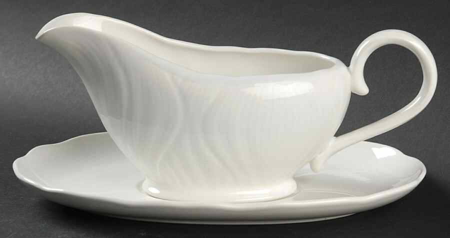 Magnolia Gravy Boat & Underplate by Mikasa-1