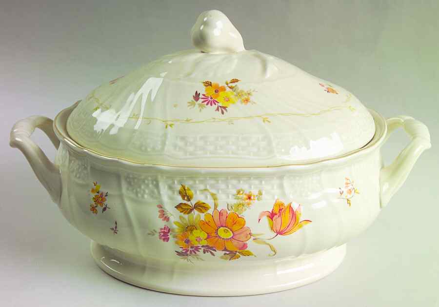 Marseilles Oval Tureen & Lid by Mikasa-1