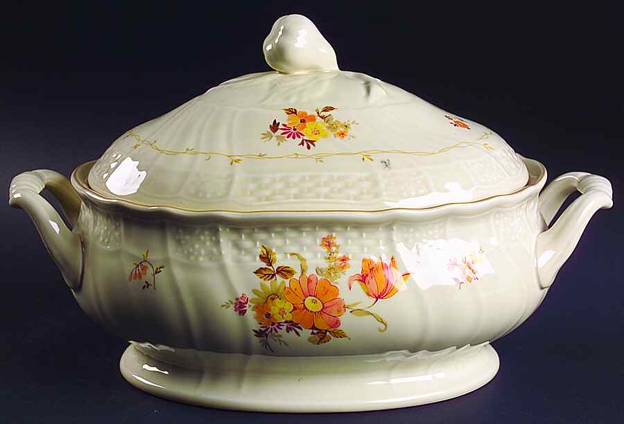 Marseilles 2 Quart Oval Covered Casserole by Mikasa-1