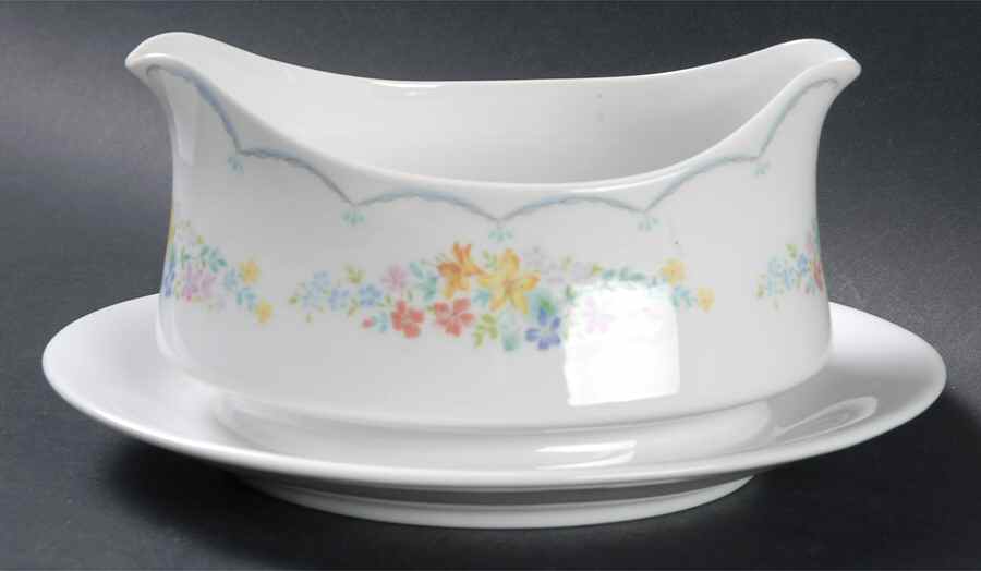 Memoire Gravy Boat with Attached Underplate by Mikasa-1