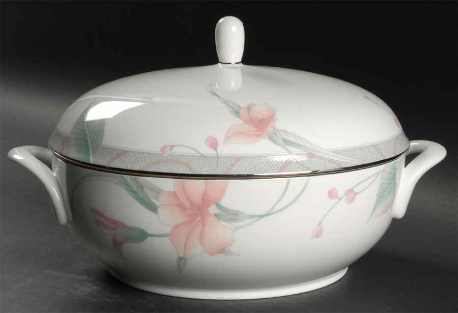 Mirabelle 2 Qt Round Covered Casserole by Mikasa-1