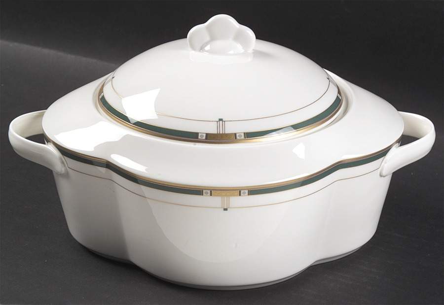 Monte Cristo Jade 2.25 Quart Oval Covered Casserole by Mikasa-1