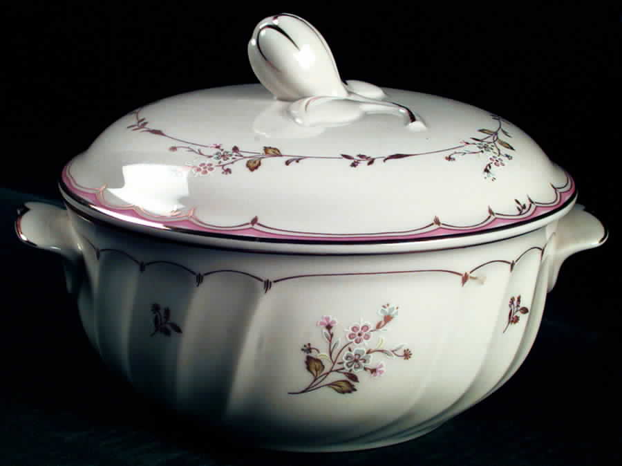 Monticello 1.25 Qt Round Covered Casserole by Mikasa-1