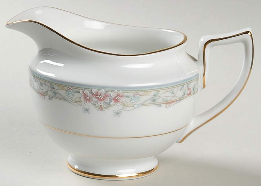 Mornay Creamer by Mikasa-1