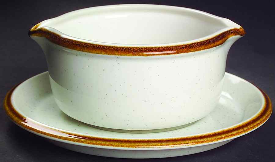 Natural Beauty Gravy Boat & Underplate by Mikasa-1