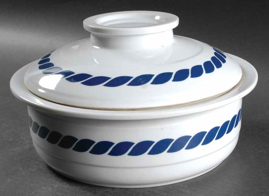 Nautilus Blue 2.75 Qt Round Covered Casserole by Mikasa-1