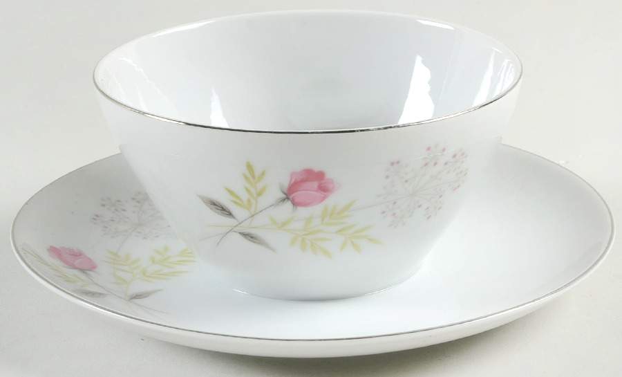 Nancy Gravy Boat with Attached Underplate by Mikasa-1