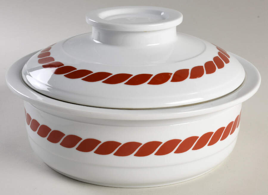 Nautilus Terra Cotta 2.75 Qt Round Covered Casserole by Mikasa-1