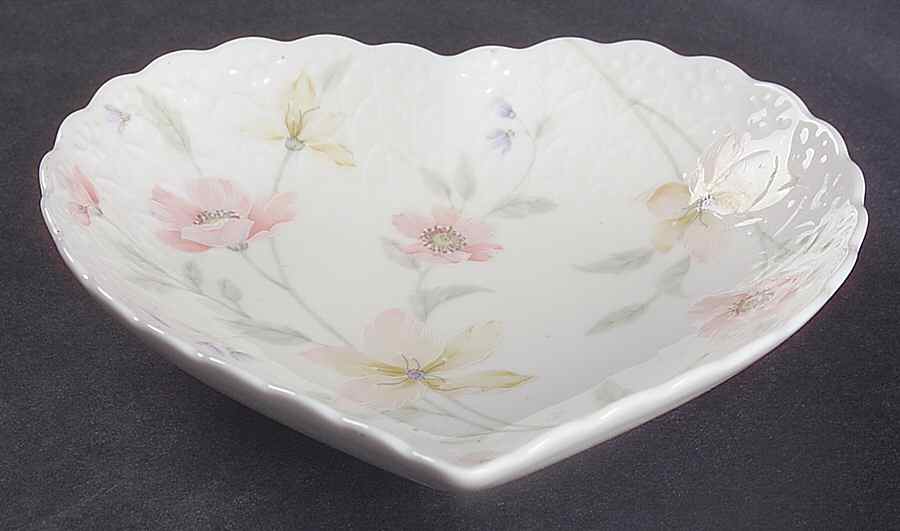 Pastel Garden Heart Shaped Dish by Mikasa-1