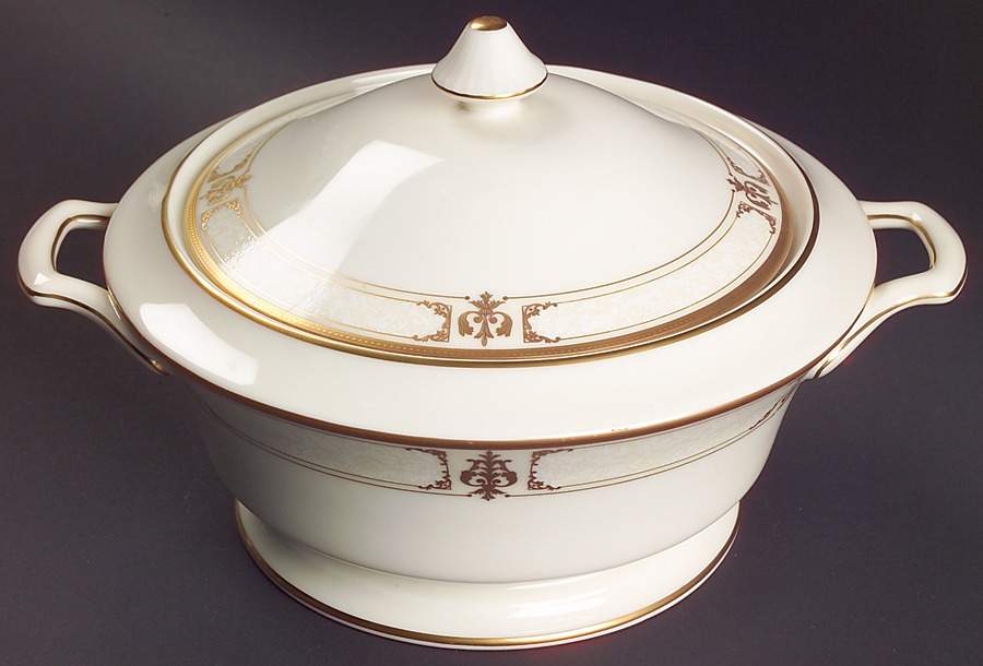 Palace Gold 1.75 Qt Round Covered Casserole by Mikasa-1