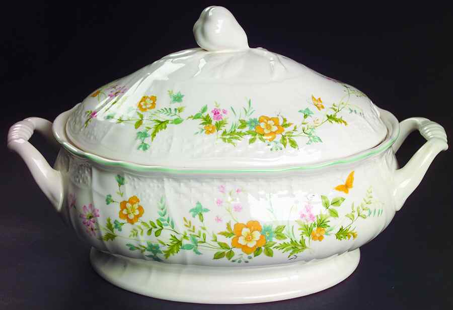 Pamela Oval Tureen & Lid by Mikasa-1