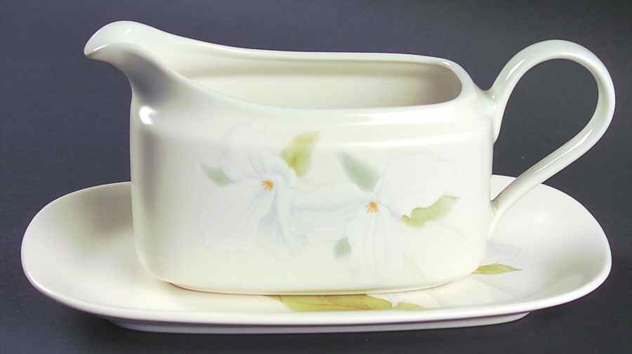 Perfect Pair Gravy Boat & Underplate by Mikasa-1