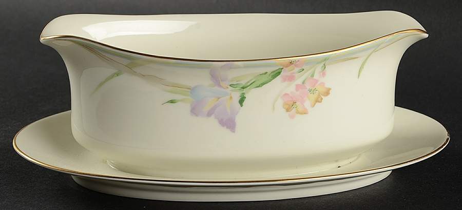 Perfection Gravy Boat with Attached Underplate by Mikasa-1