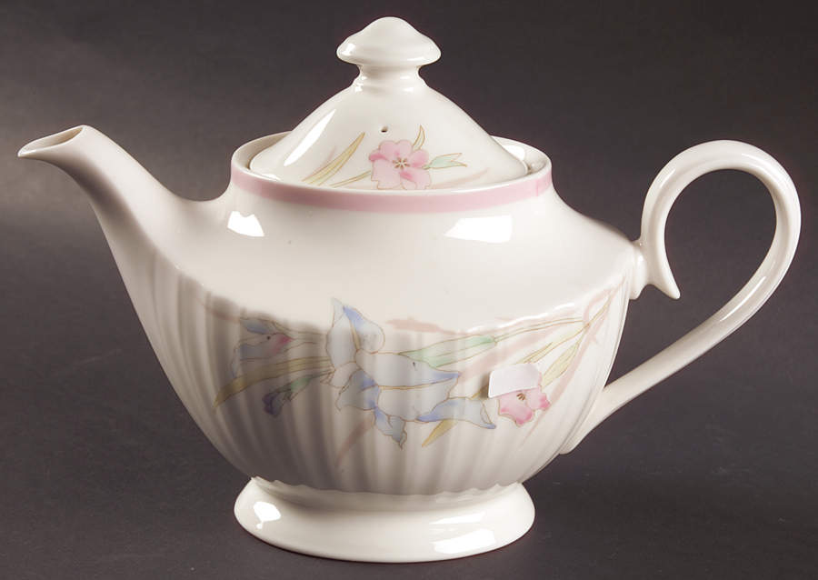 Pink Melody Teapot & Lid by Mikasa-1