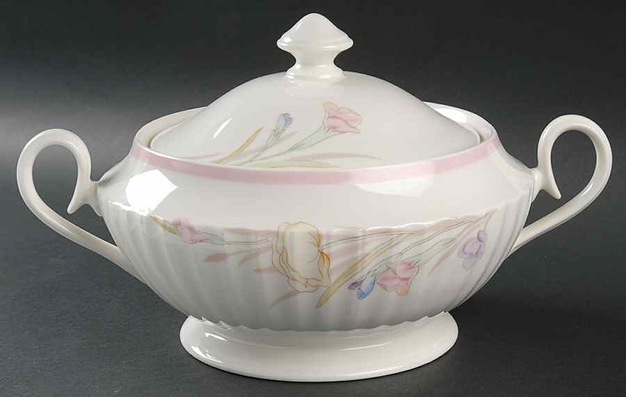 Pink Melody Round Covered Vegetable by Mikasa-1