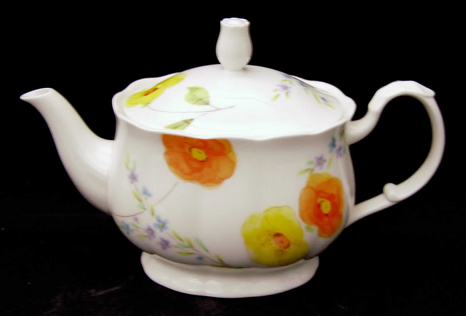Poppy Love Teapot & Lid by Mikasa-1