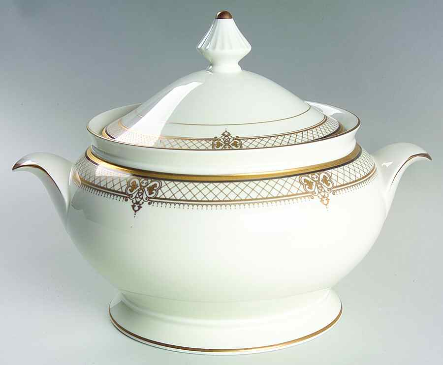 Regal Court 2 Qt Round Covered Casserole by Mikasa-1