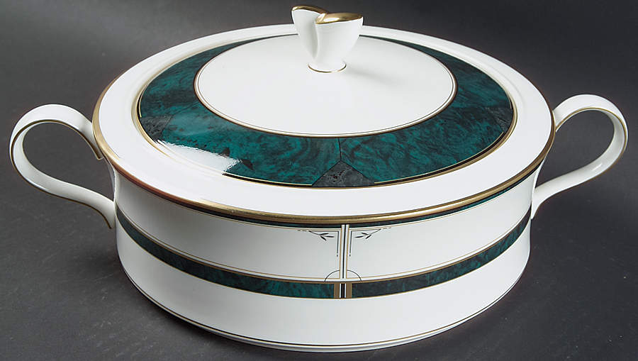 Regalaire 2 Qt Round Covered Casserole by Mikasa-1
