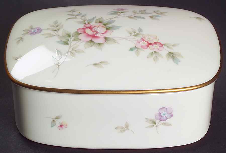 Remembrance Oblong Box & Lid by Mikasa-1