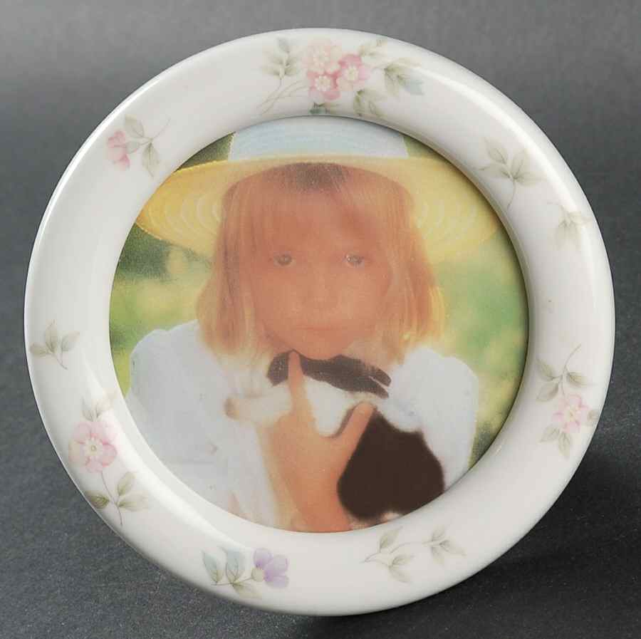 Remembrance Round Frame-Holds 3 1/2" X 3 1/2" by Mikasa-1
