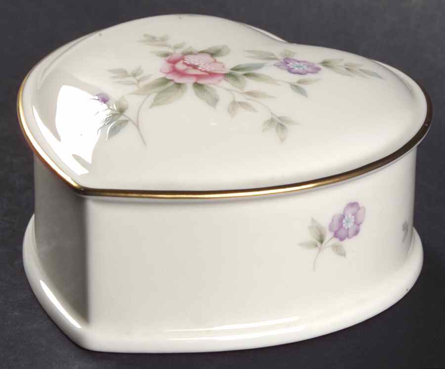 Remembrance Heart Shape Box & Lid by Mikasa-1