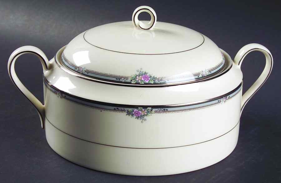 Regal Rose 2.5 Qt Round Covered Casserole by Mikasa-1