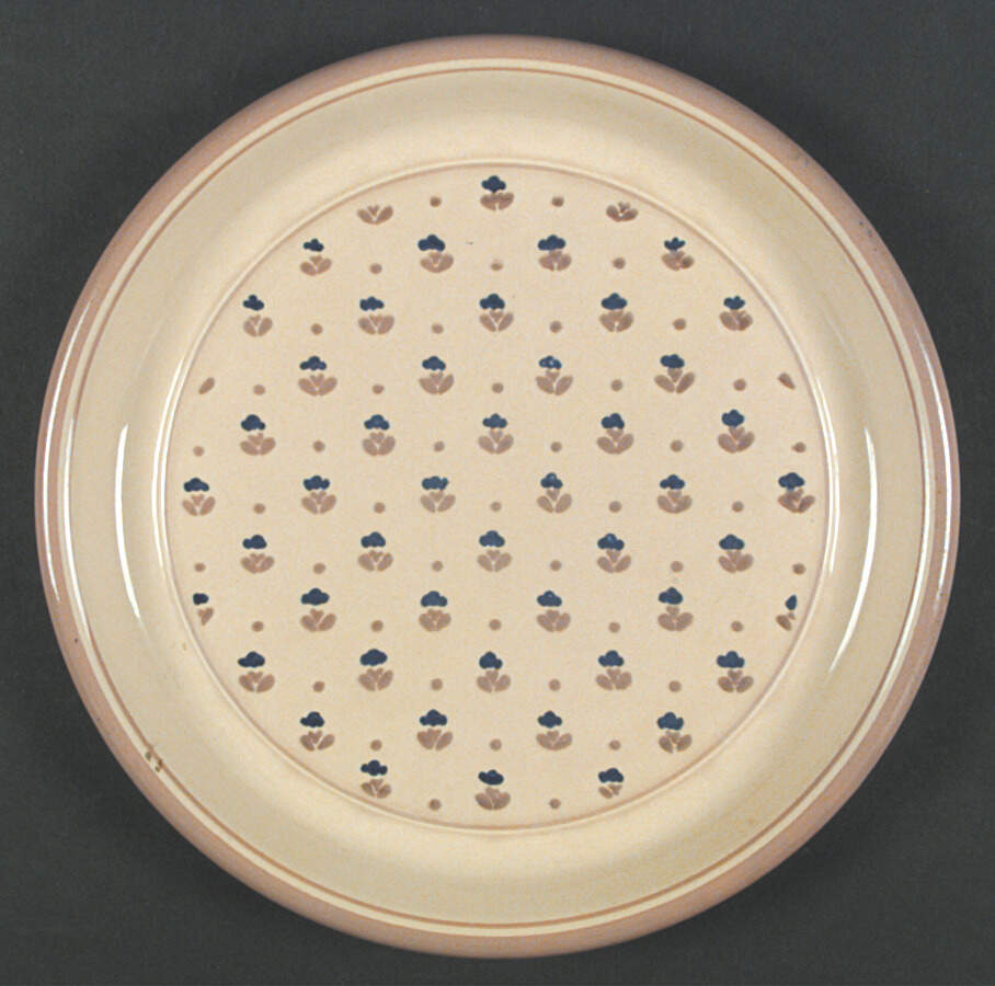 Rhythm Dinner Plate by Mikasa-1