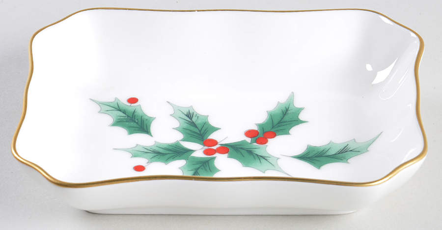 Ribbon Holly Small Chelsea Tray by Mikasa-1