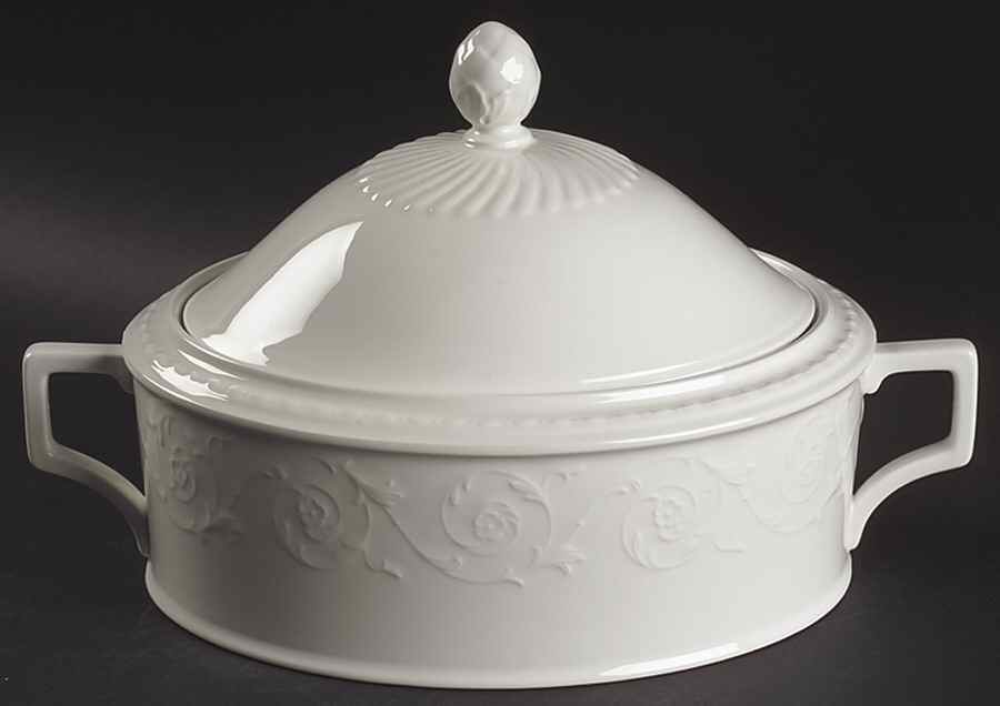Riviera 2 Quart Oval Covered Casserole by Mikasa-1