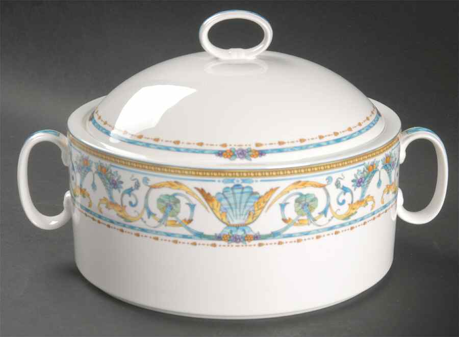 Romanaire 2 Qt Round Covered Casserole by Mikasa-1