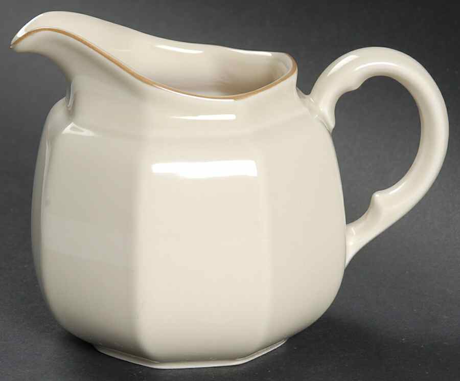 Romantics Creamer by Mikasa-1