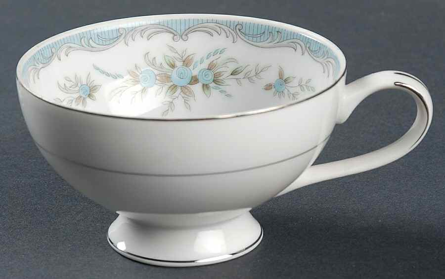 Roslyn Footed Cup by Mikasa-1