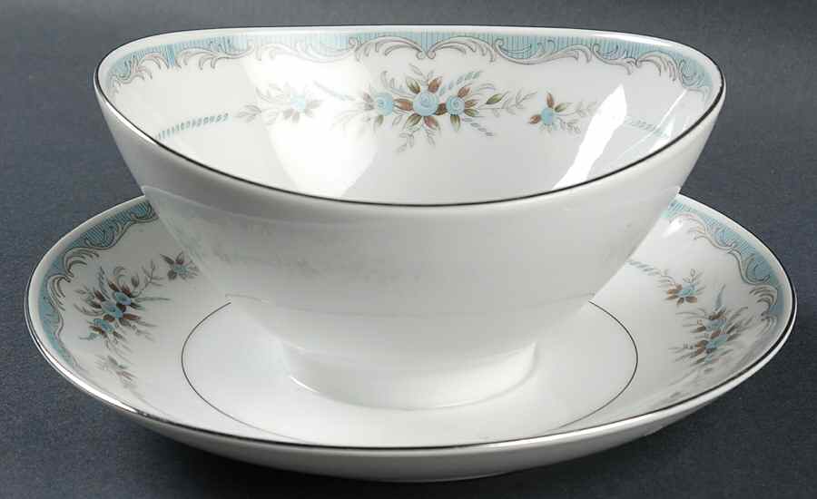 Roslyn Gravy Boat with Attached Underplate by Mikasa-1