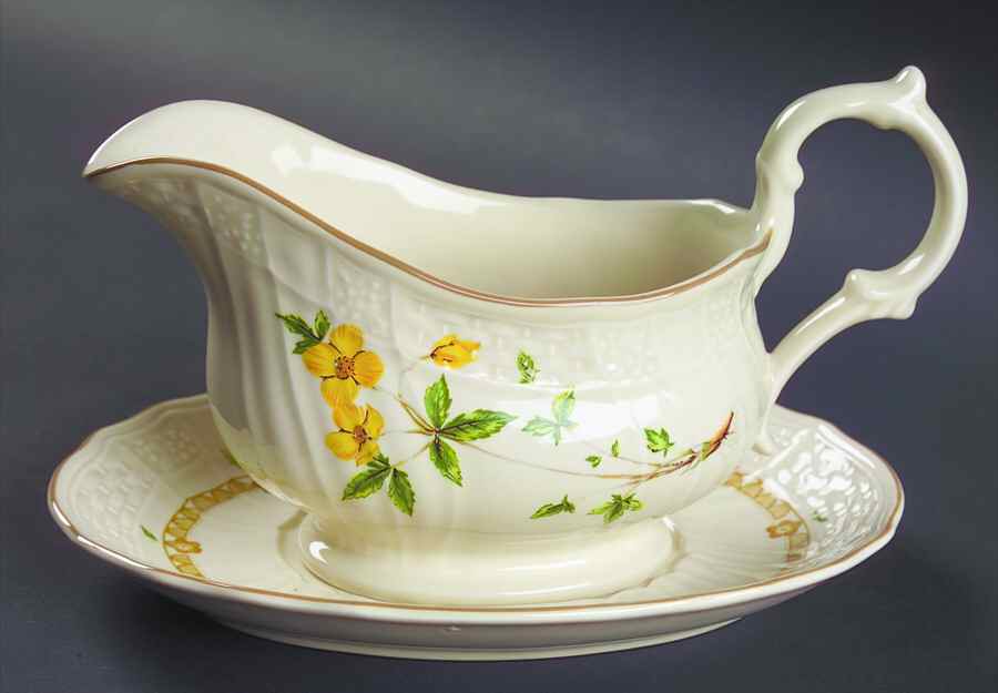 Royalty Gravy Boat & Underplate by Mikasa-1
