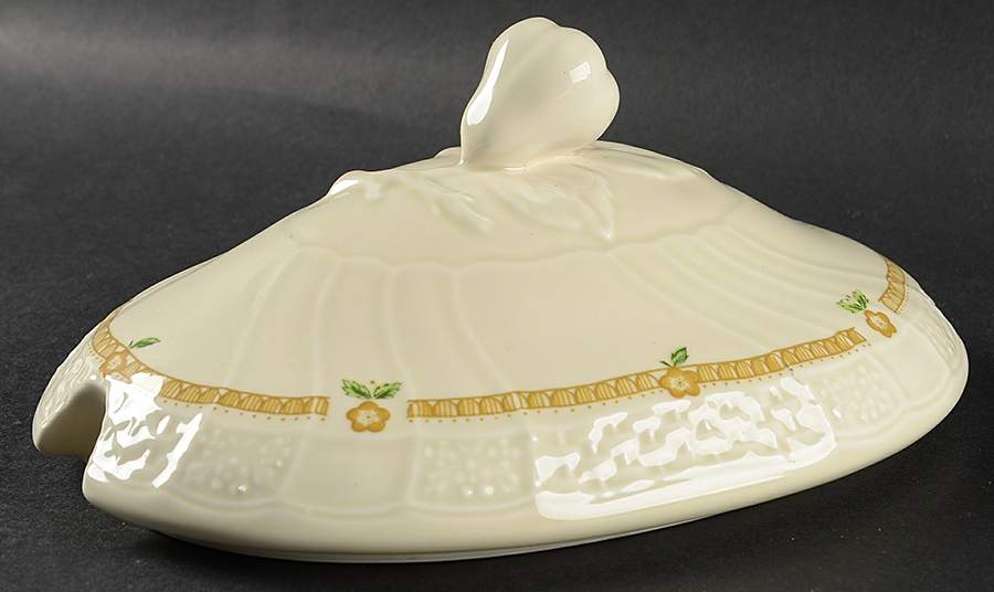 Royalty Lid for Oval Tureen by Mikasa-1