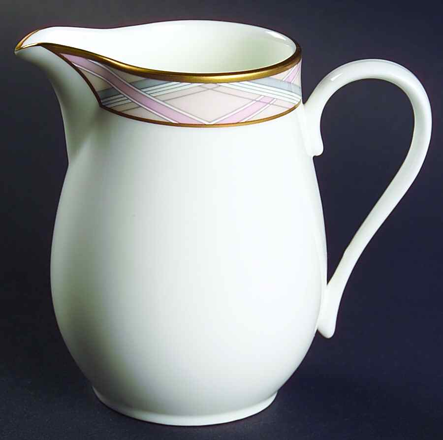 Santa Cruz Creamer by Mikasa-1