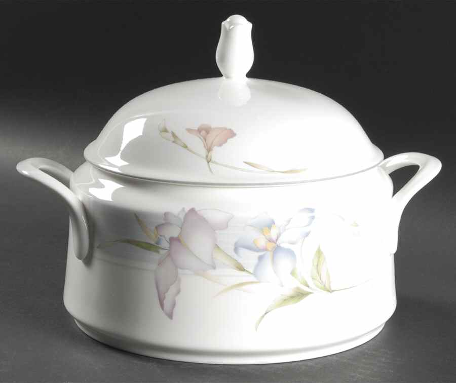 Sea Flower Round Covered Vegetable by Mikasa-1