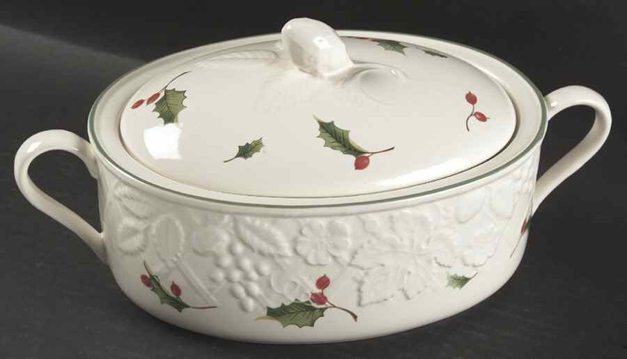 Season's Holly 2.5 Quart Oval Covered Casserole by Mikasa-1