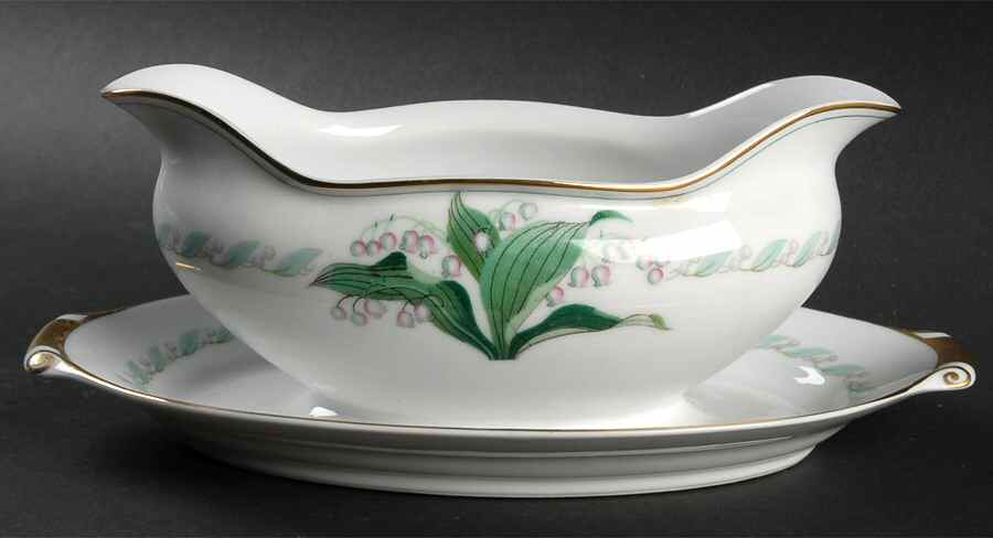 Sequoia Gravy Boat with Attached Underplate by Mikasa-1