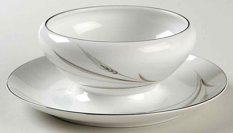 September Song Round Gravy Boat/Attached Underplate by Mikasa-1