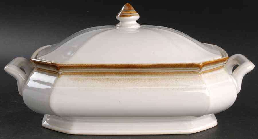 Sea Shells 2.75 Quart Oval Covered Casserole by Mikasa-1