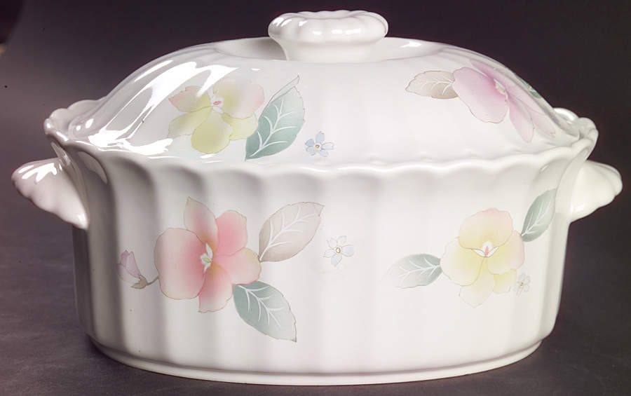 Silk Blossoms 1.5 Quart Oval Covered Casserole by Mikasa-1