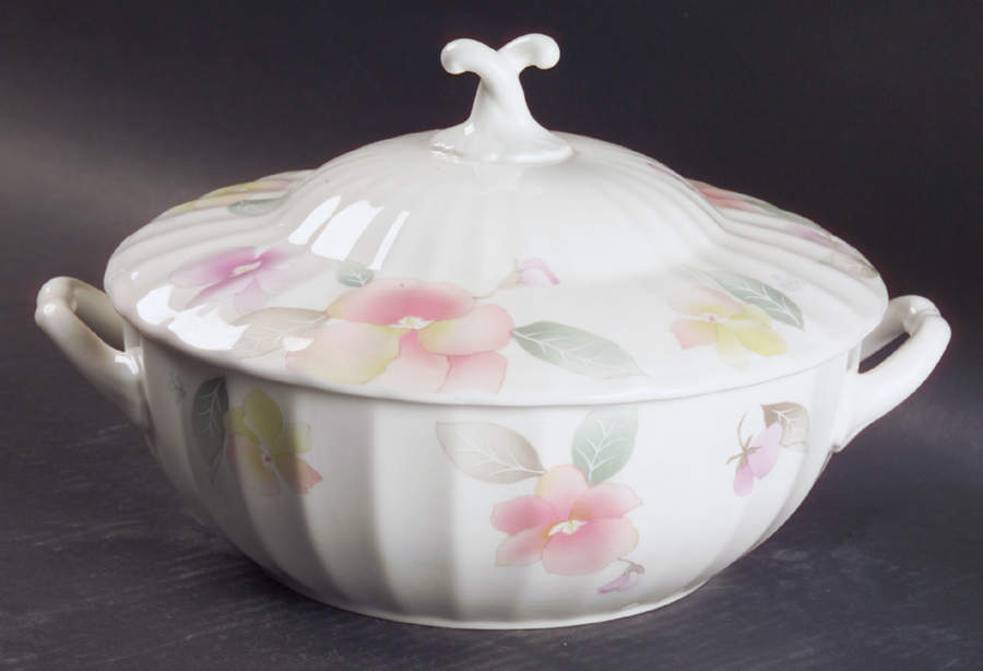 Silk Blossoms 2 Qt Round Covered Casserole by Mikasa-1