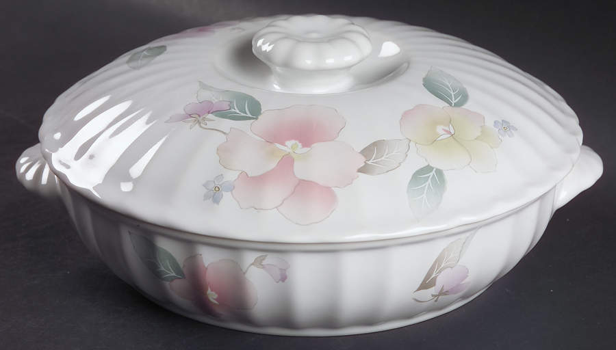 Silk Blossoms 1.5 Qt Round Covered Casserole by Mikasa-1