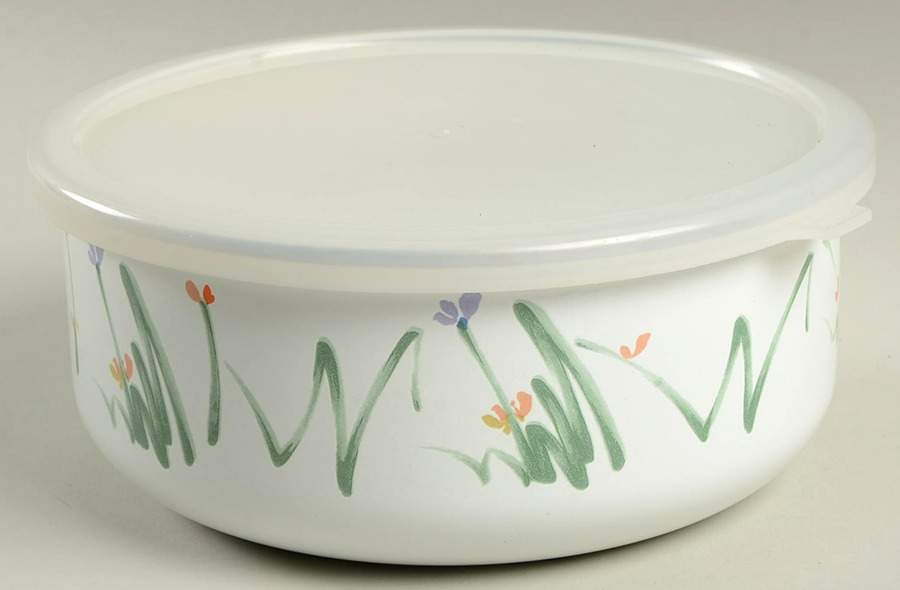 Sketch Book 7 1/2" Metal Bowl W/Plastic Lid by Mikasa-1