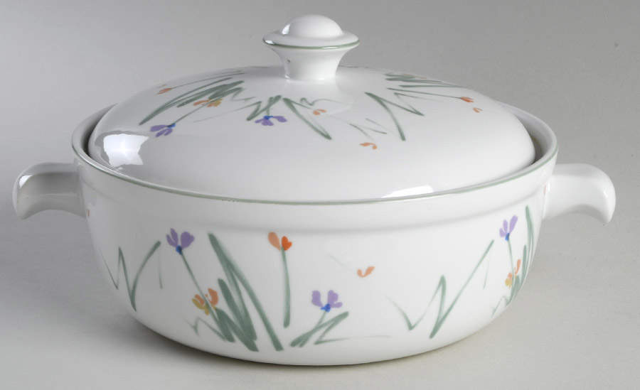Sketch Book 2.5 Qt Round Covered Casserole by Mikasa-1